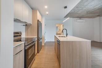 1819 Av Dollard in Montréal, QC - Building Photo - Building Photo