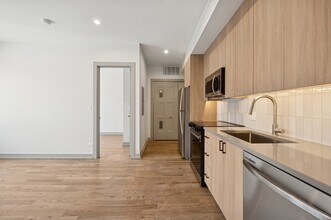 1337 W Estes Ave in Chicago, IL - Building Photo - Building Photo