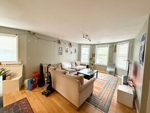 110 Chester St, Unit 1 in Boston, MA - Foto de edificio - Building Photo