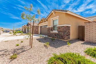 4043 E Appaloosa Rd in Gilbert, AZ - Foto de edificio - Building Photo