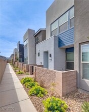 9812 Kings Glen St in Las Vegas, NV - Building Photo - Building Photo