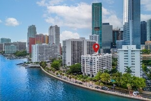 1440 Brickell Bay Dr in Miami, FL - Building Photo