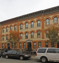 32-19 48th St in Long Island City, NY - Building Photo - Building Photo