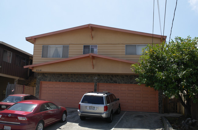 3518 Midvale Ave in Oakland, CA - Foto de edificio - Building Photo