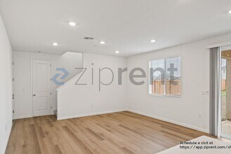 1086 Carson River Ct in Lathrop, CA - Foto de edificio - Building Photo