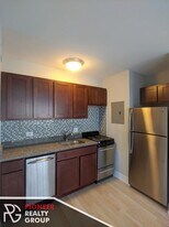 433 W Wellington Ave, Unit #W445-12A in Chicago, IL - Building Photo - Building Photo