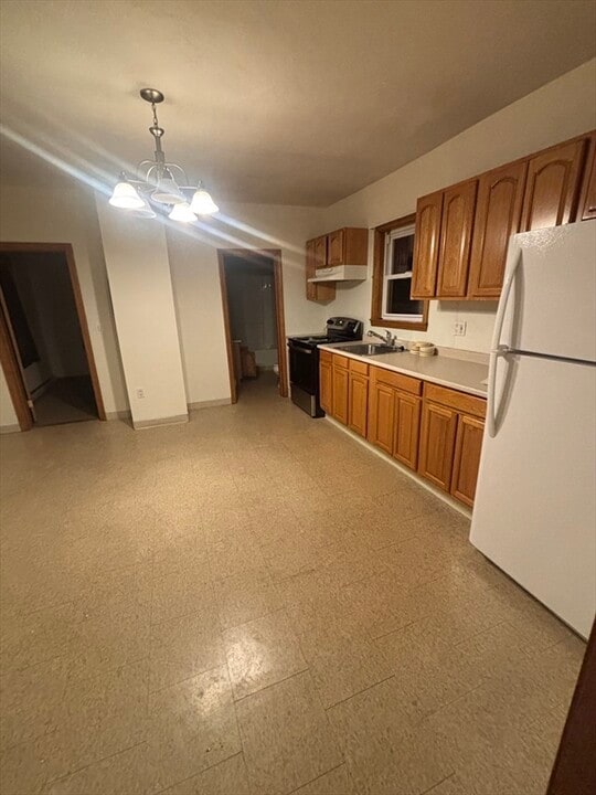 458 Bay in Taunton, MA - Building Photo