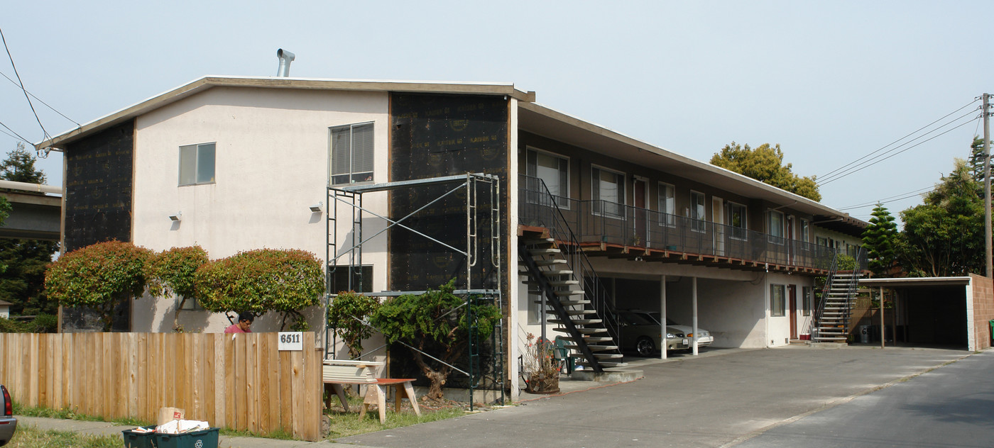 6511 Portola Dr in El Cerrito, CA - Building Photo