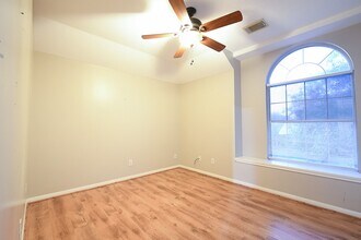 212 Rolling Springs Ln in Dickinson, TX - Building Photo - Building Photo