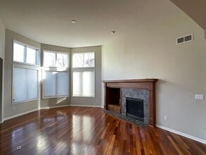 12424 Princeton Ave, Unit 17-322 in Eden Prairie, MN - Foto de edificio - Building Photo