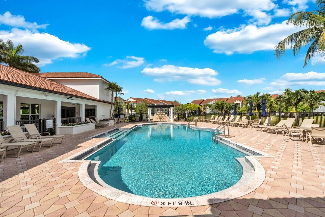 214 Villa Cir, Unit 214 in Boynton Beach, FL - Building Photo