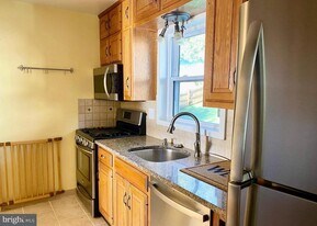 6201 Hillview Ave in Alexandria, VA - Building Photo