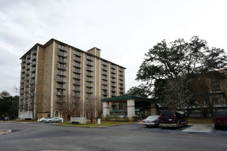 Central Plaza Towers in Mobile, AL - Building Photo - Building Photo