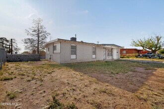 10370 Kellogg St in El Paso, TX - Building Photo - Building Photo
