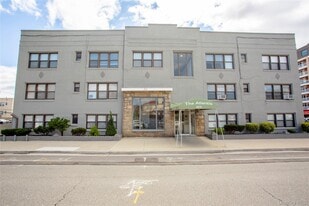 302 E Broadway in Long Beach, NY - Building Photo
