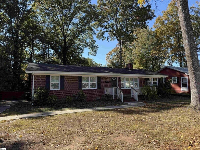 320 Elaine Ave in Taylors, SC - Building Photo