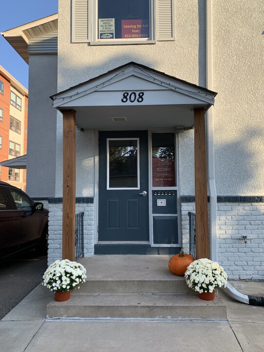 The Chalet in Minneapolis, MN - Foto de edificio