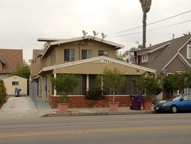 1513 E Broadway in Long Beach, CA - Building Photo - Building Photo