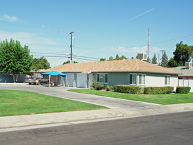 2045 Mayfair Dr W in Fresno, CA - Building Photo