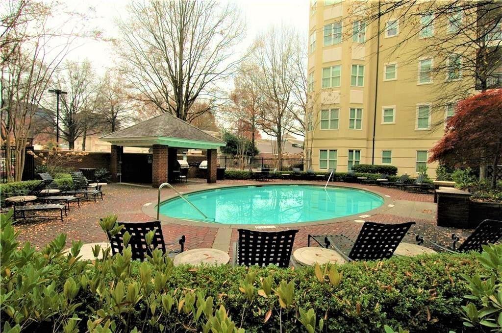 11 Perimeter Center E in Dunwoody, GA - Building Photo