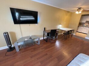 405 Dunwoody St, Unit 3 in Tallahassee, FL - Foto de edificio - Building Photo