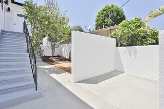 1423 El Paso Dr, Unit B in Los Angeles, CA - Foto de edificio - Building Photo