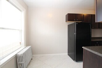3935 W Diversey Ave in Chicago, IL - Building Photo - Building Photo