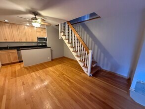 744 W Gordon Terrace in Chicago, IL - Building Photo - Building Photo