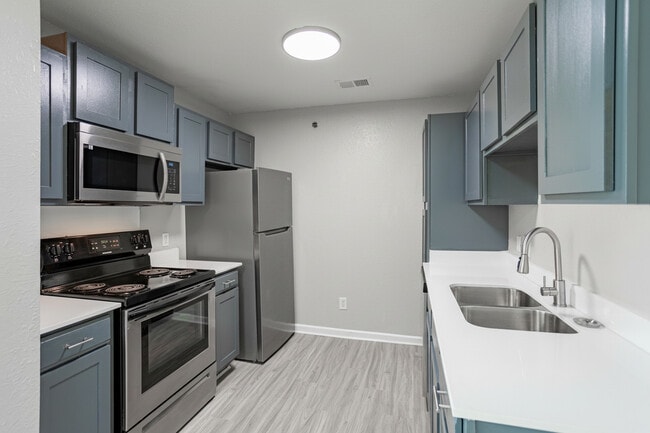 Park Place Apartments in Johnson City, TN - Building Photo - Building Photo