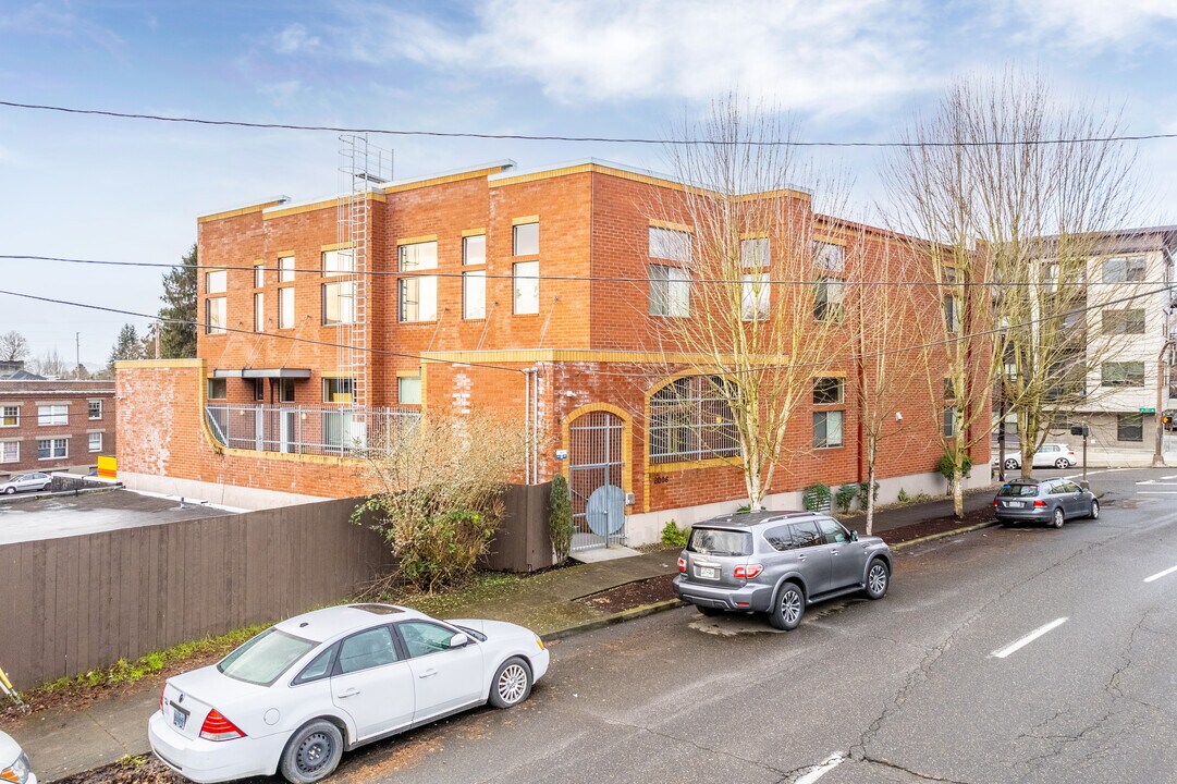 2006 SE Morrison St in Portland, OR - Building Photo