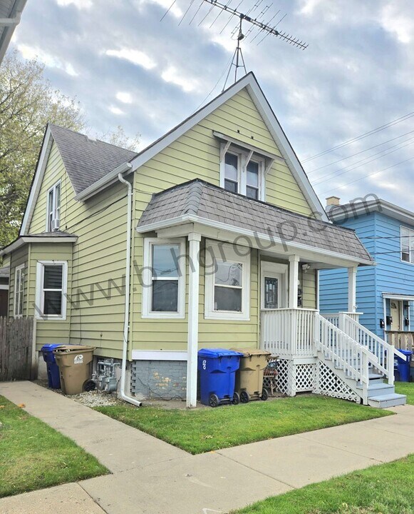 821 48th St in Kenosha, WI - Building Photo