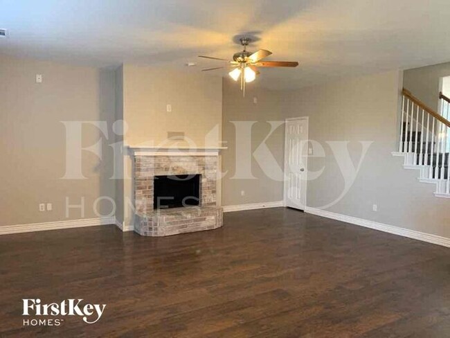 10700 Lipan Trail in Fort Worth, TX - Foto de edificio - Building Photo