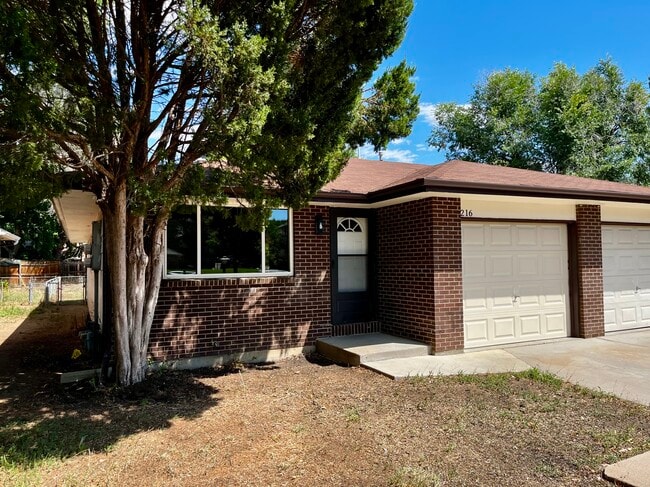 216 E Saint Clair Ave, Unit 216 in Longmont, CO - Building Photo - Building Photo