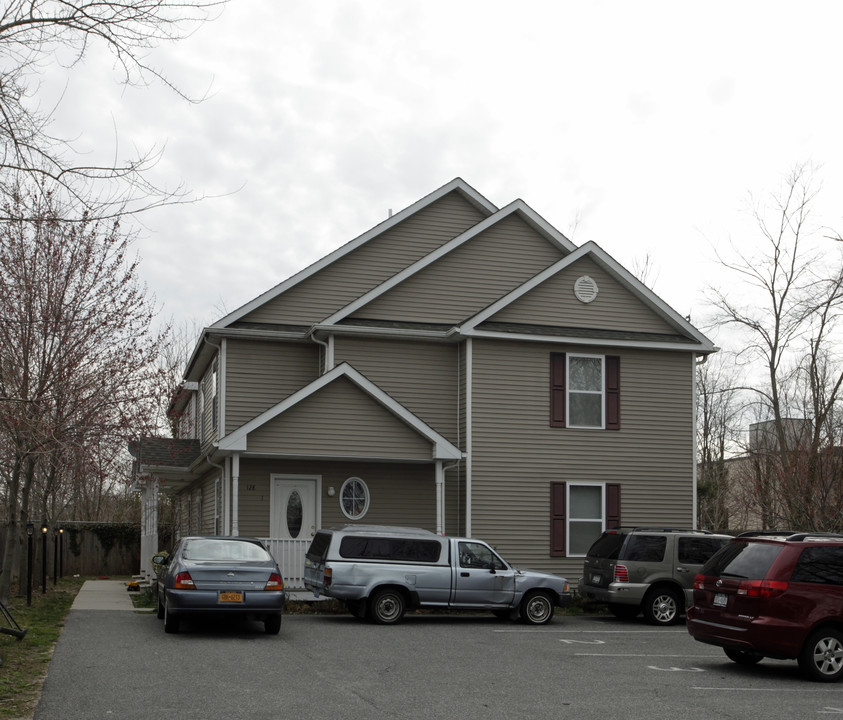 128 Sweezy Ave in Riverhead, NY - Building Photo