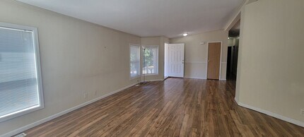 8090 Sawtell Rd in Sheridan, OR - Building Photo - Building Photo