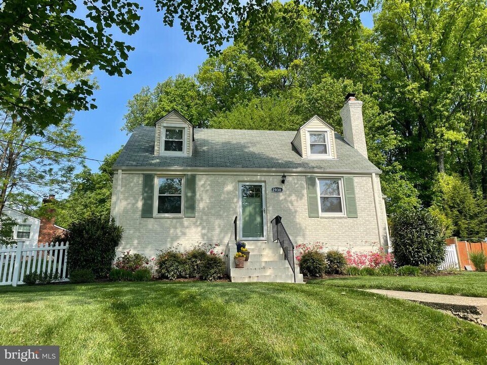2938 Woodlawn Ave in Falls Church, VA - Building Photo