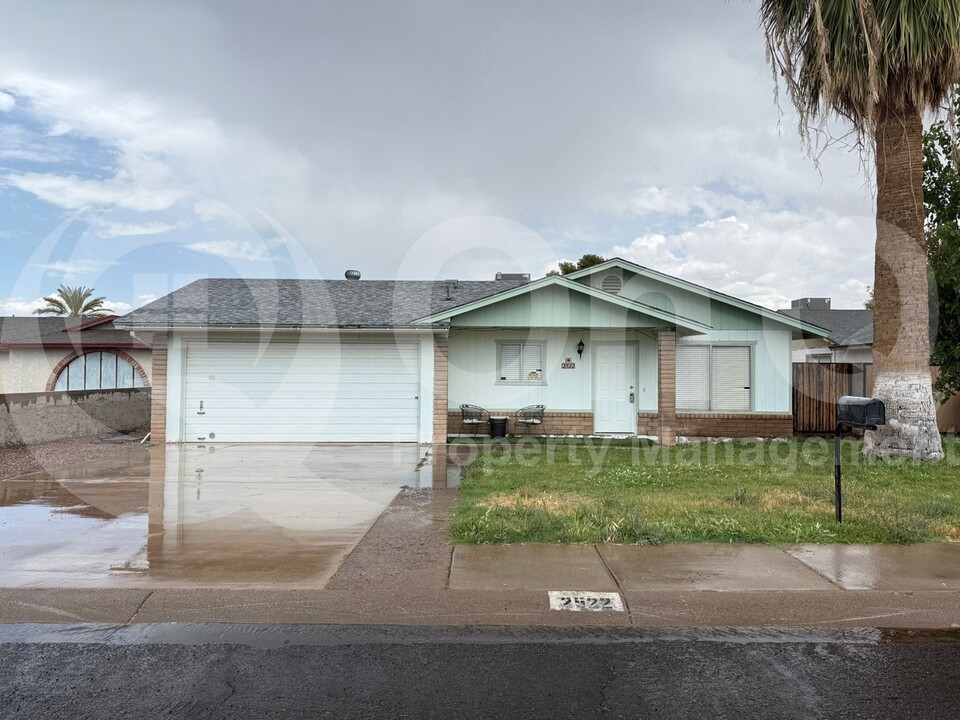 2522 E Don Carlos Ave in Tempe, AZ - Foto de edificio