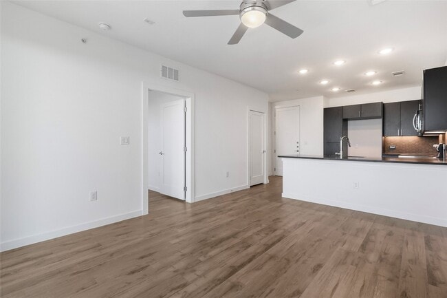 4801 Springdale Rd, Unit 2302 in Austin, TX - Foto de edificio - Building Photo