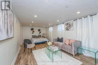 112 Glenshephard Dr in Toronto, ON - Building Photo - Building Photo