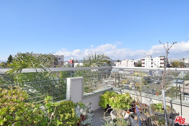 1036 S Serrano Ave-Unit -401 in Los Angeles, CA - Building Photo - Building Photo