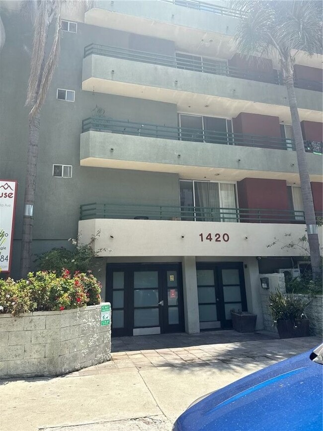 1420 N Sierra Bonita Ave in Los Angeles, CA - Building Photo - Building Photo