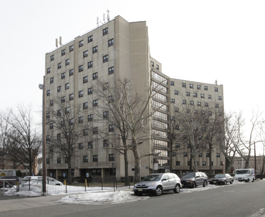 Ford Leonard Towers in Elizabeth, NJ - Building Photo