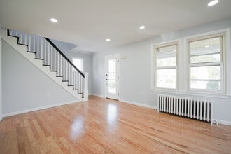 662 Milford Point Rd in Milford, CT - Building Photo - Building Photo