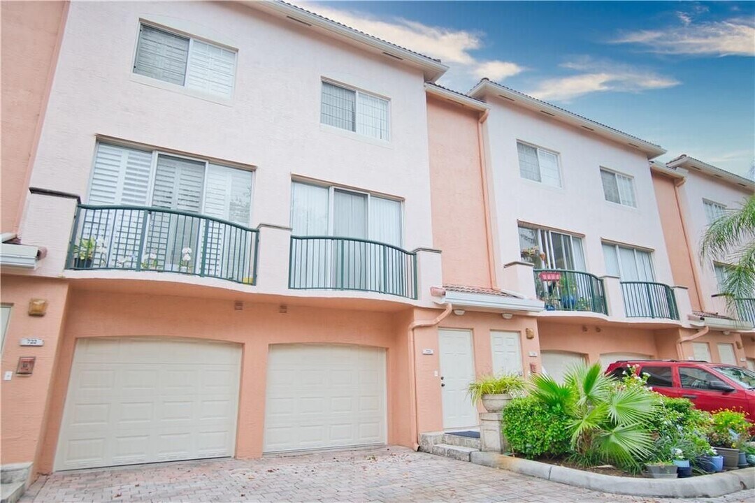 2027 SE 10th Ave in Fort Lauderdale, FL - Building Photo