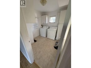 910 Robinson St in Coquitlam, BC - Building Photo - Building Photo