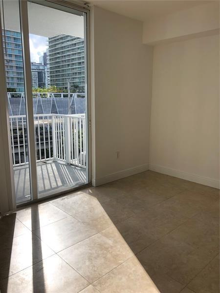 115 SW 11th St, Unit 809 in Miami, FL - Building Photo