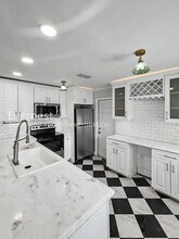 1885 Shore Acres Blvd NE in St. Petersburg, FL - Building Photo - Building Photo