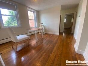 312 Tappan St, Unit 6 in Brookline, MA - Building Photo - Building Photo