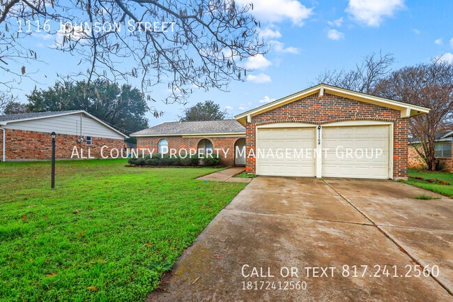 1116 Johnson St in Benbrook, TX - Building Photo - Building Photo