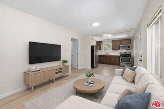 5249 Satsuma Ave in Los Angeles, CA - Building Photo - Building Photo